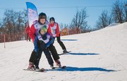Рустэм Хамитов покатался на горных лыжах с детьми-инвалидами