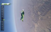 В сети Интернет появилось видео прыжка экстремала без парашюта с высоты 7,6 километра