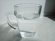 Диетолог порекомендовала некоторым людям не запивать еду водой