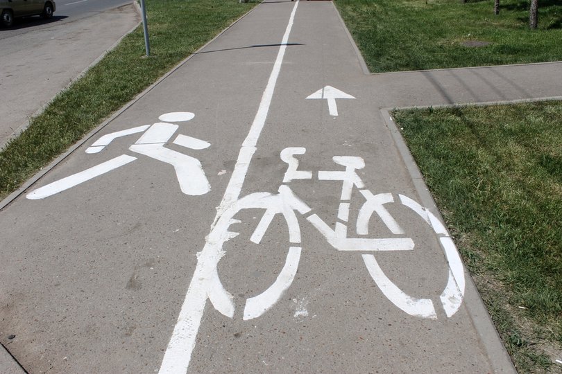 В следующем году вдоль улицы Менделеева будет построена велодорожка
