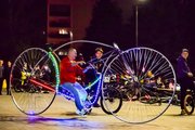 Уфимец на светящемся велосипеде-карете прославился на вчерашней «Велоночи»