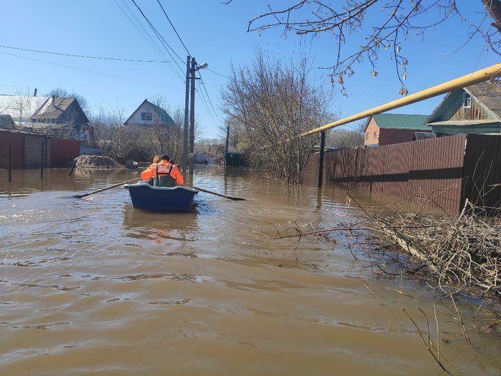 В городе Башкирии талыми водами подтоплено восемь домов, эвакуировано 18 человек